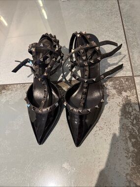 Valentino Garavani Black Patent Pointed-Toe Studded Flats